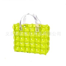 厂家直销女士个性pvc沙滩包包 充气PVC单肩糖果色方块格子包