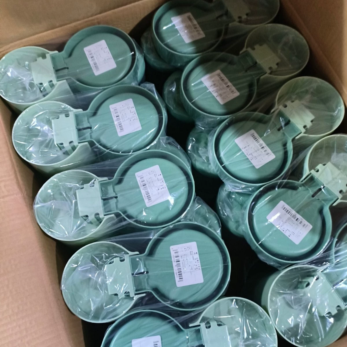 Подвесная кормушка для домашних животных, диспенсер для воды, миска для собак, подвесная миска для железной клетки, утолщенная для удобного добавления воды и еды.