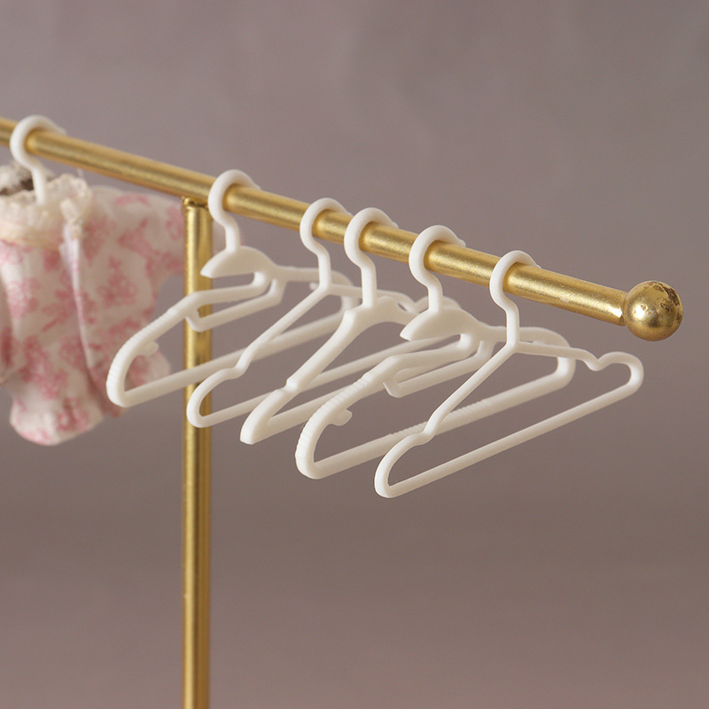 Dollhouse Miniature Wooden Clothes Hanger, Miniature Furniture Model, Living Scene Accessories Dollhouse Miniature Wooden Clothes Hanger, Miniature Furniture Model, Living Scene Accessories