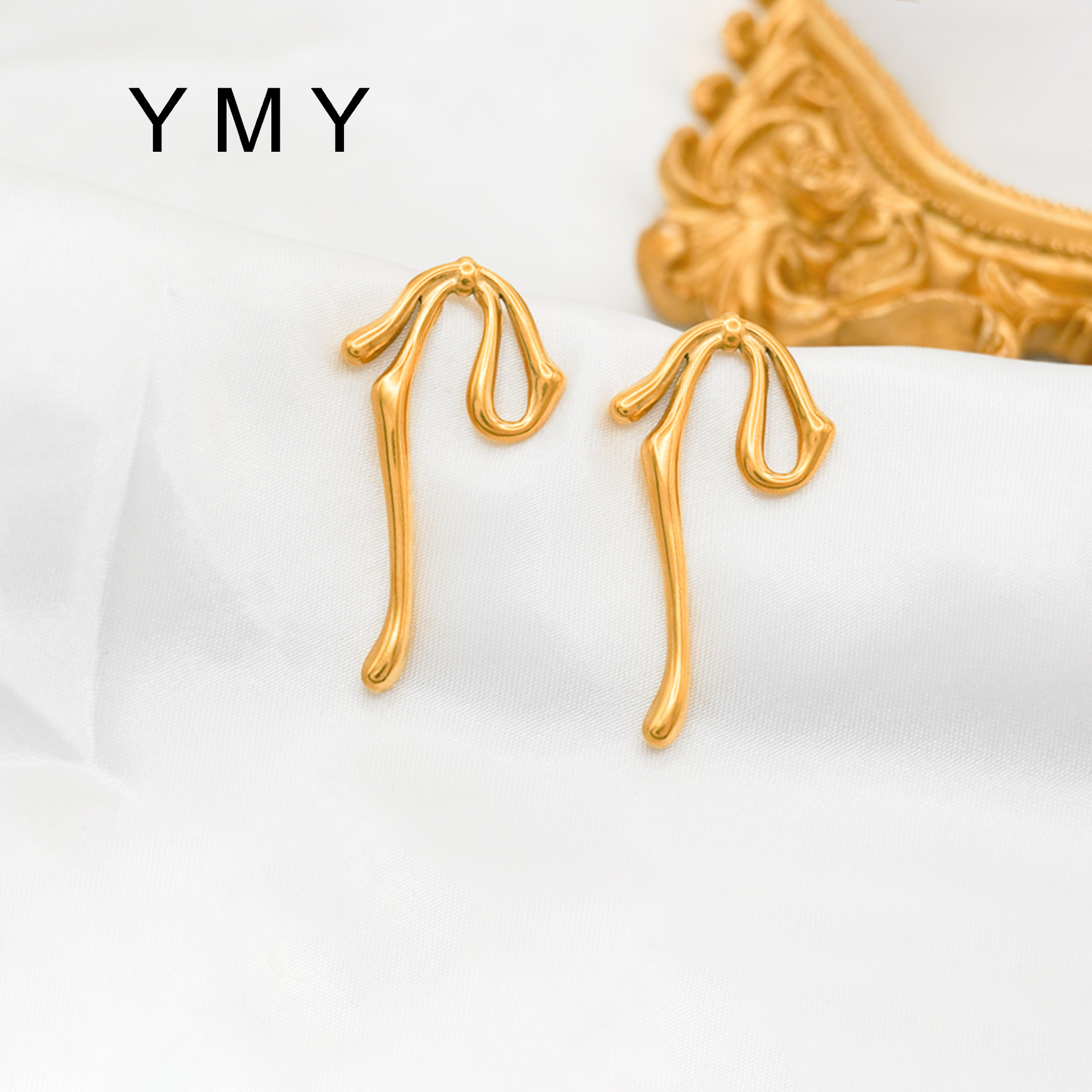 Retro elegant small design earrings stainless steel