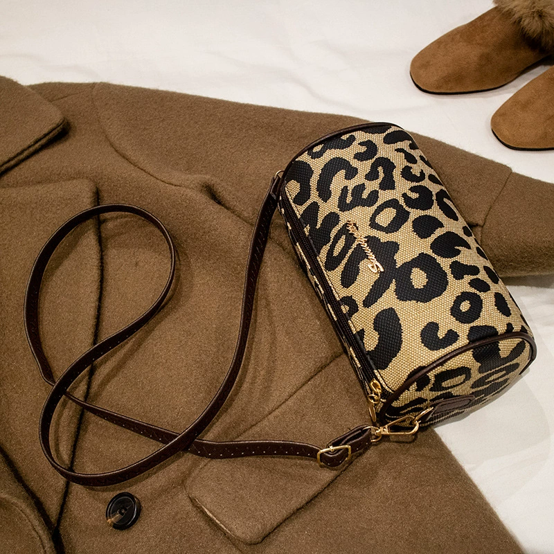 Demi-season fresh small bag, trend one-shoulder bag for leisure, Korean style