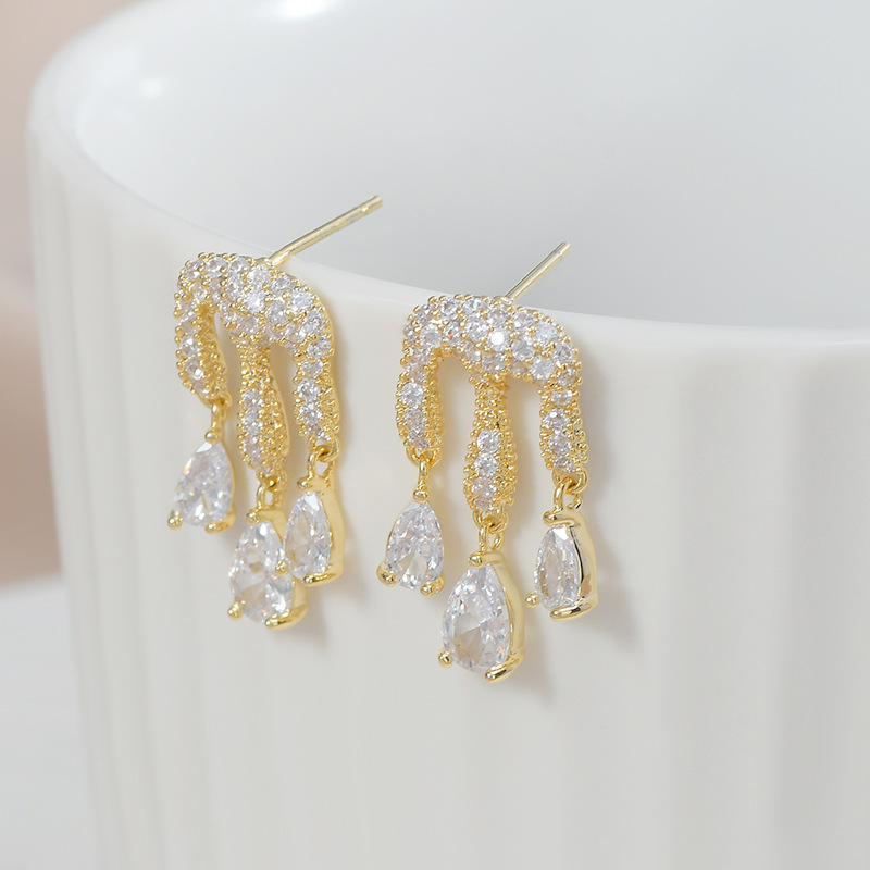1 Pair Retro Water Droplets Copper Inlaid Zircon Earrings display picture 4
