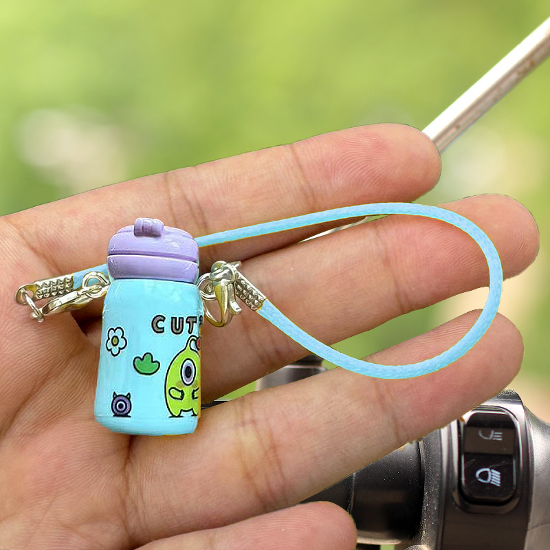 Mini botella de agua termo colgante lindo pequeño biberón accesorios de muñeca diy accesorios de taza de agua al por mayor dibujos animados
