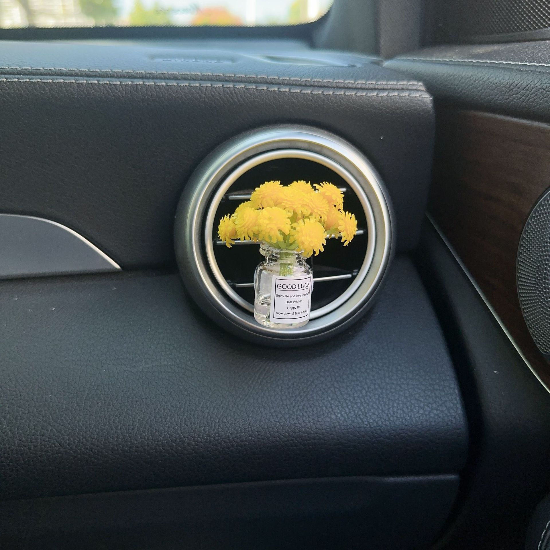 Decoración creativa de salida de aire del automóvil con flores de estrellas pequeñas frescas aire acondicionado botella de perfume de perfumes
