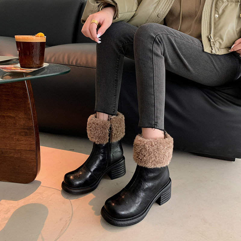 Boot nữ mũi tròn cổ ngắn lót lông giữ ấm gót cao — màu đen
