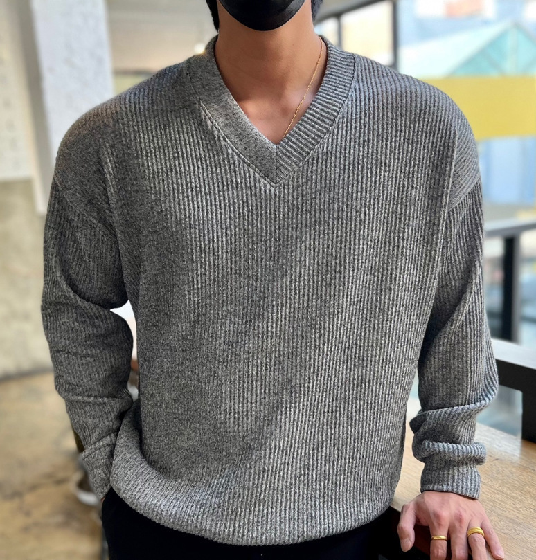 Men's Long-sleeved V-neck Sweater