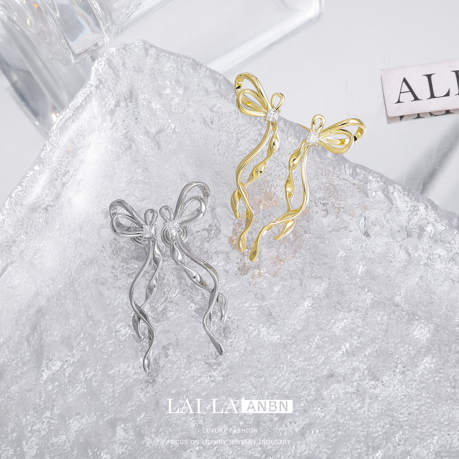 Cinta flexible de metal arco mosquito bobina oreja clip hembra earless pendientes de alto grado hembra zircon pendientes al por mayor