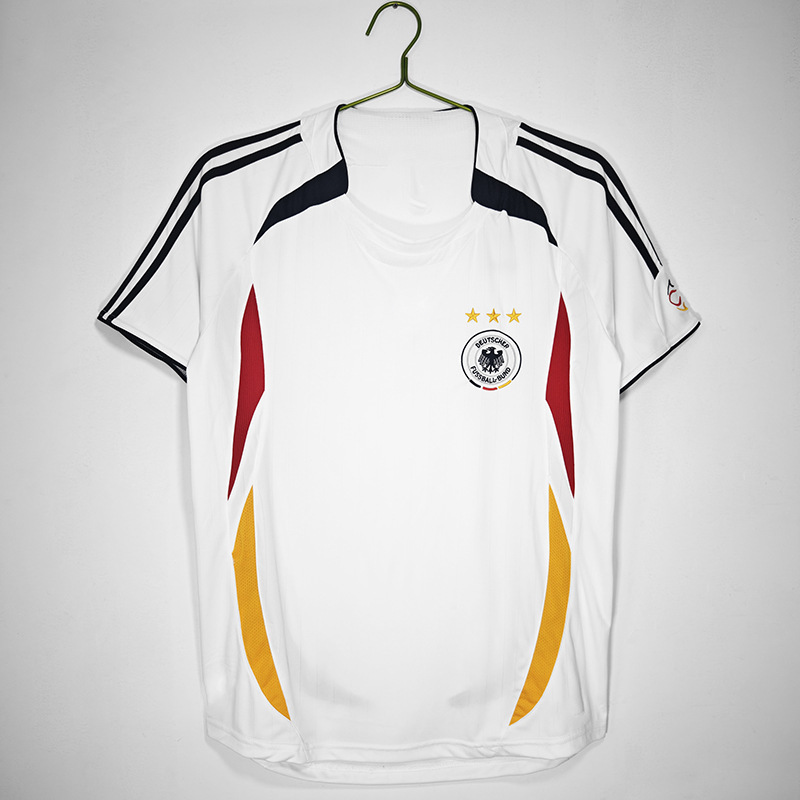 レトロなドイツのサッカー服の主な客席です。|undefined