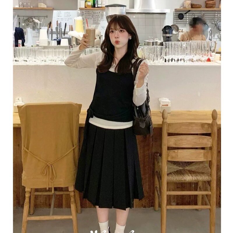 【Rayon】Early autumn Korean-style design white top with black camisole for petite women Korean-style outfit 【Rayon】Early autumn Korean-style design white top with black camisole for petite women Korean-style outfit