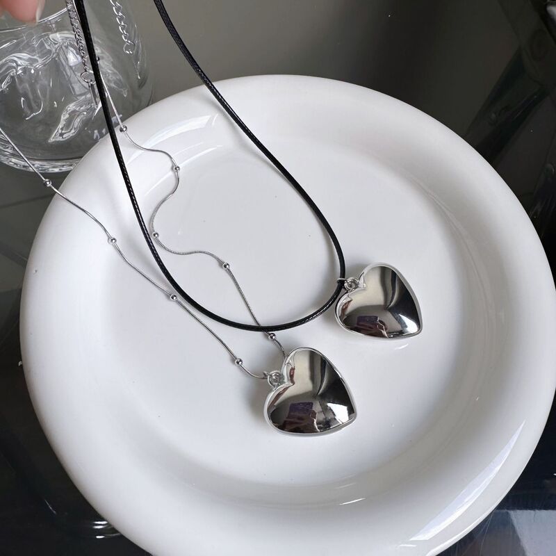 嘻哈小众甜酷风爱心吊坠项链锁骨链女秋冬新款辣妹皮质心形毛衣链|undefined