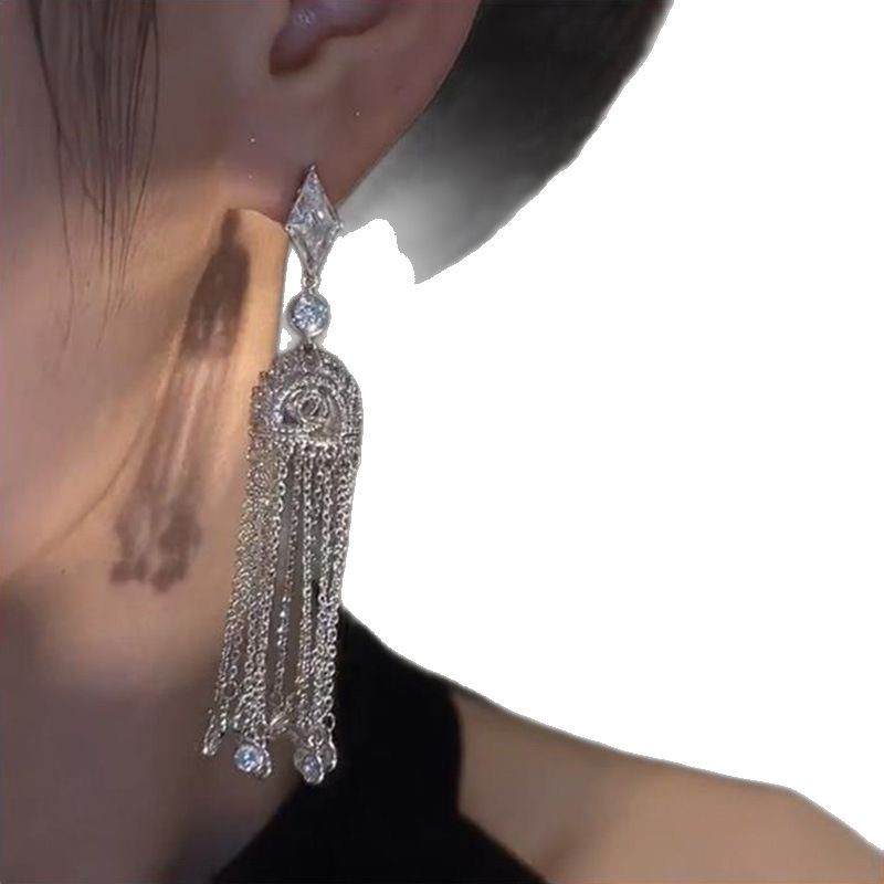 Agujas de plata, diamantes, linternas geométricas, pendientes con borlas, moda, lujo ligero, pendientes de viento frío, pendientes, sentido de clase alta