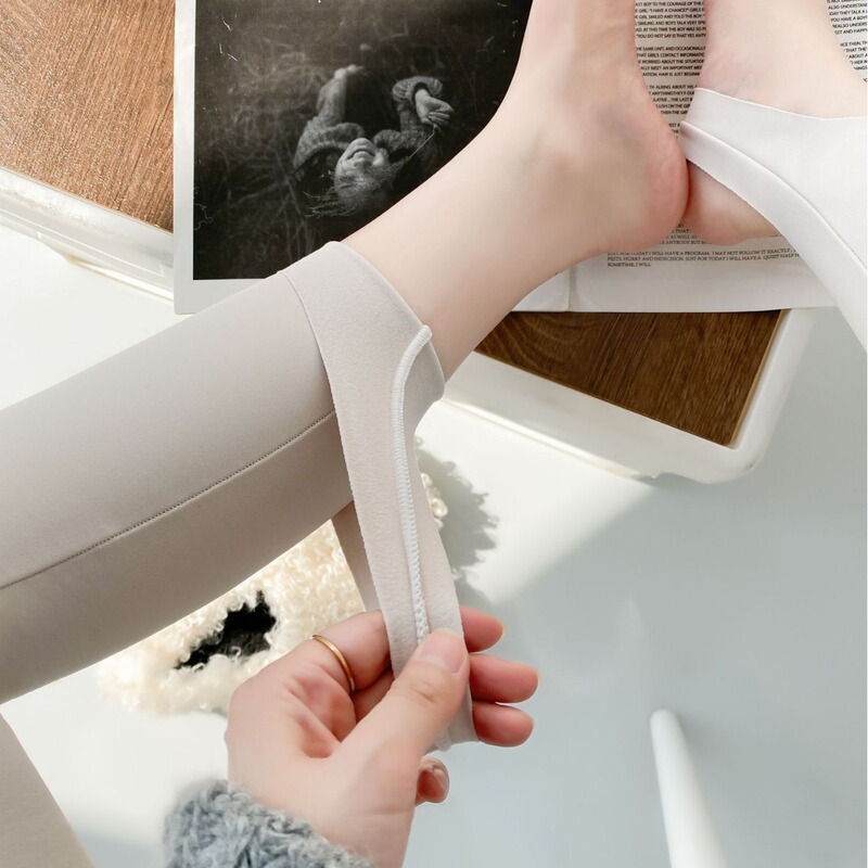 669 Autumn and Winter White Brushed Thin Velvet Foot-Stepping Leggings for Tall Women with Heels and Extbottomed Outer Pants