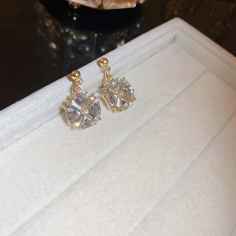 Pendientes de perlas de flor de circón de aguja de plata, pendientes de lujo de alta gama de lujo ligero exquisito, pendientes de todo fósforo blanco de moda de nicho al por mayor