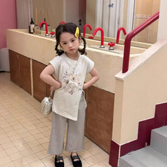 赤ちゃんの夏の服の女の子の夏服の半袖のスーツ2025新型の子供の流行の洋風の服のストライプのズボン