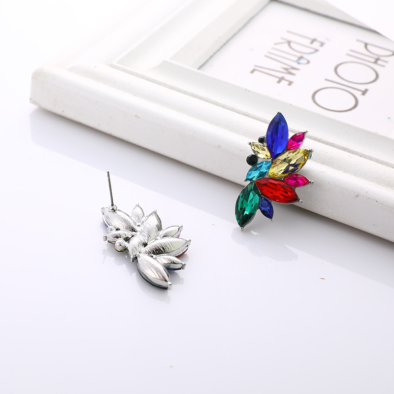 European And American Fashion Geometric Flower Alloy Diamond Earrings Female Wholesale display picture 6