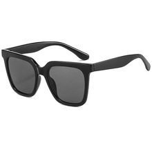 大框方形太阳镜网小红书同款潮流韩版墨镜果冻色时尚简约男女眼镜