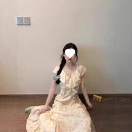 跨境跨境2026新款荷叶边v领黄色碎花连衣裙子女夏季法式温柔气质