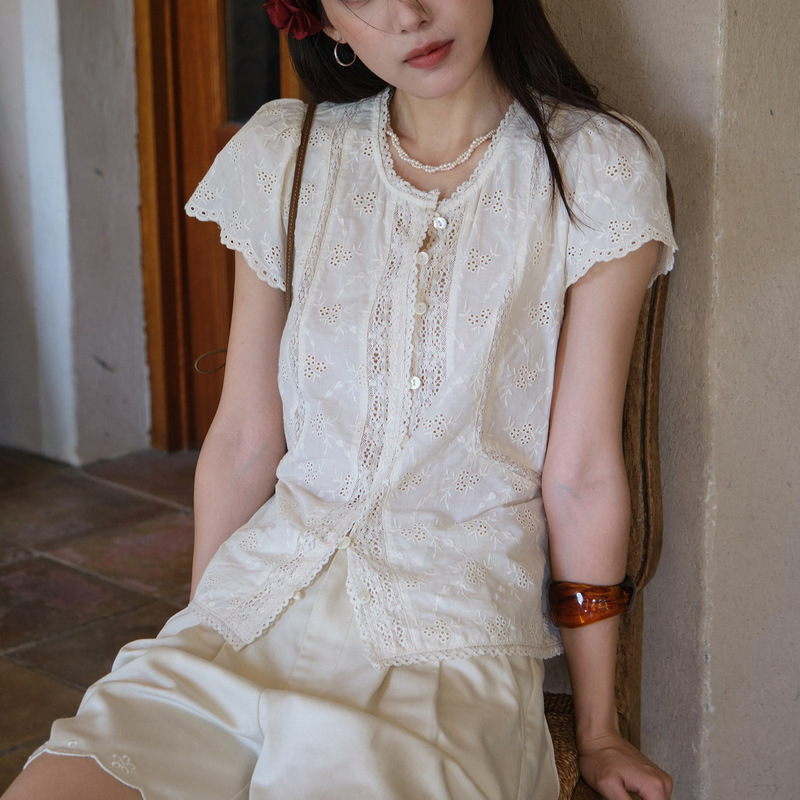 "Romantic Manor" 100% Cotton Floral Hollow-Out Lace Blouse "Romantic Manor" 100% Cotton Floral Hollow-Out Lace Blouse