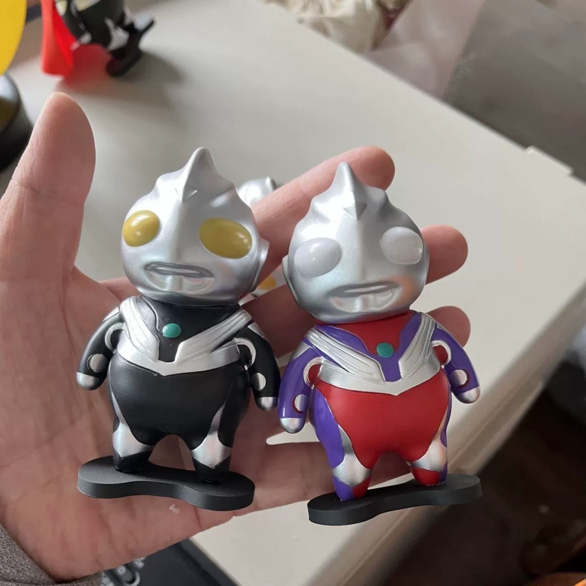 Минифигурка Ultraman Tiga коллекционная, 10×6×5 см, антистресс, 80 г (красная/чёрная)