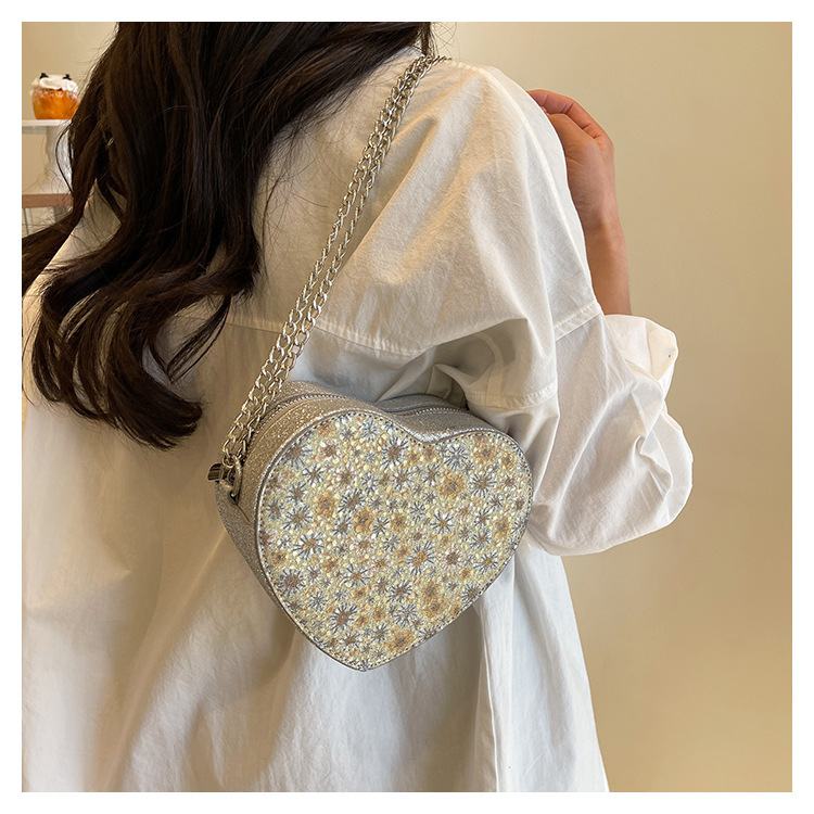 Mujeres Pequeña Cuero Sintético Forma De Corazón Ropa De Calle Cadena En Forma De Corazon Cremallera Bolsas De Hombro display picture 8