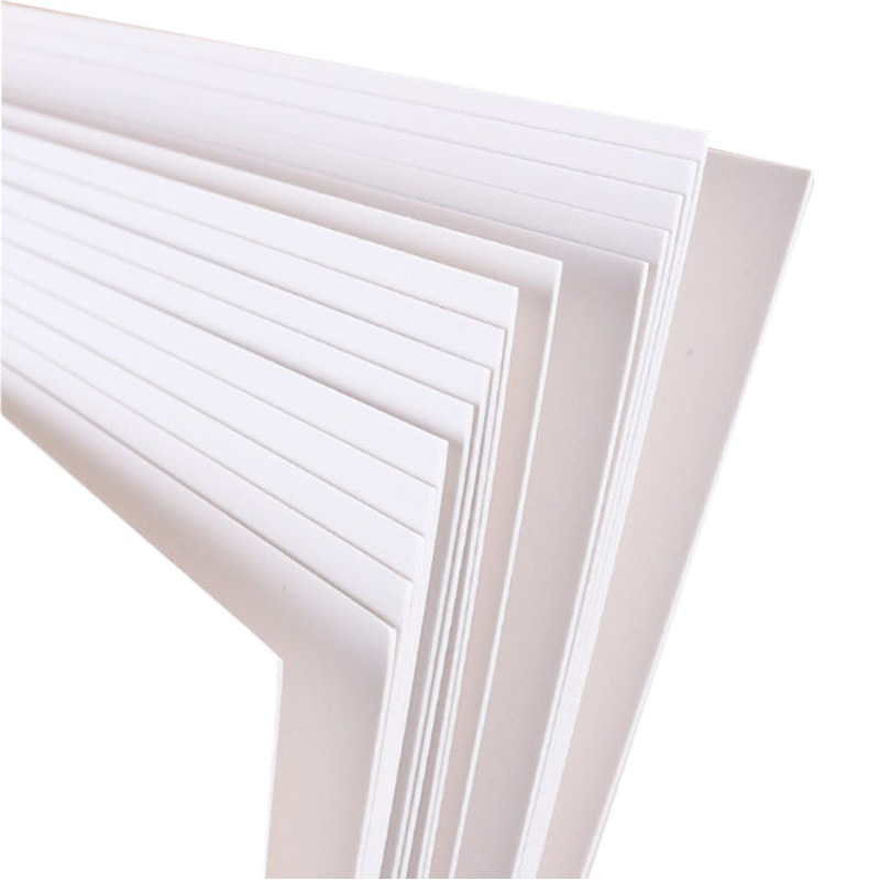 Venta al por mayor A4 cartón blanco 120-400g Tarjeta de impresión de cartón forro de ropa papel de embalaje de cartón blanco