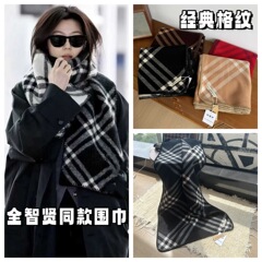 高品質の全智賢と同じ黒色の経典の格子縞のマフラーの男女の冬の韓国版のマフラーのストールの長いタイプは保温します。