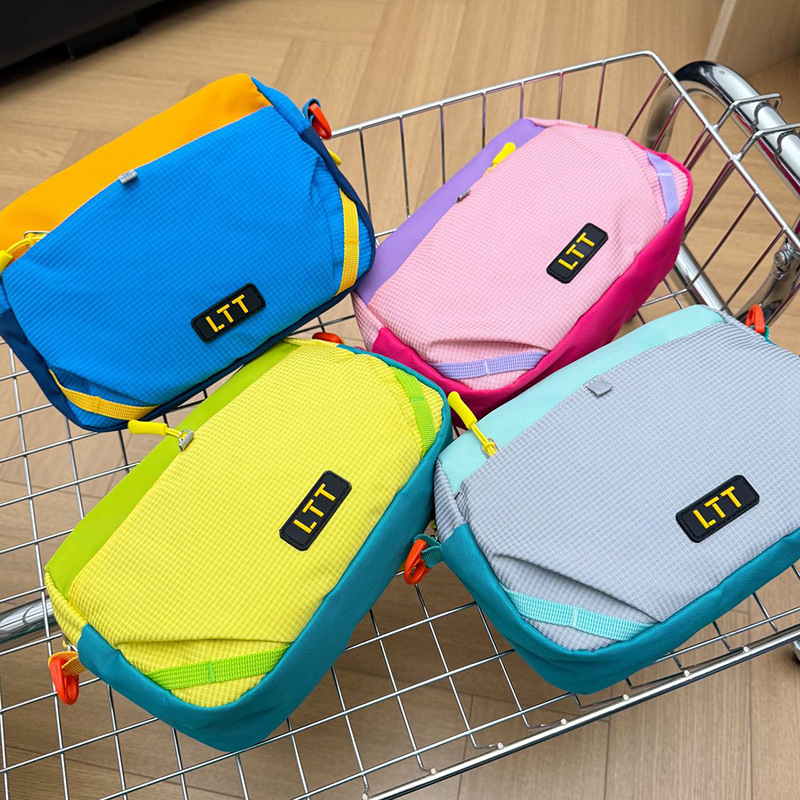 Coreano Chao Cool Little Boy Mousetrack Bag pequeño y ligero viaje bolso de cambio deportivo ocio color contraste bolso de hombro para niños