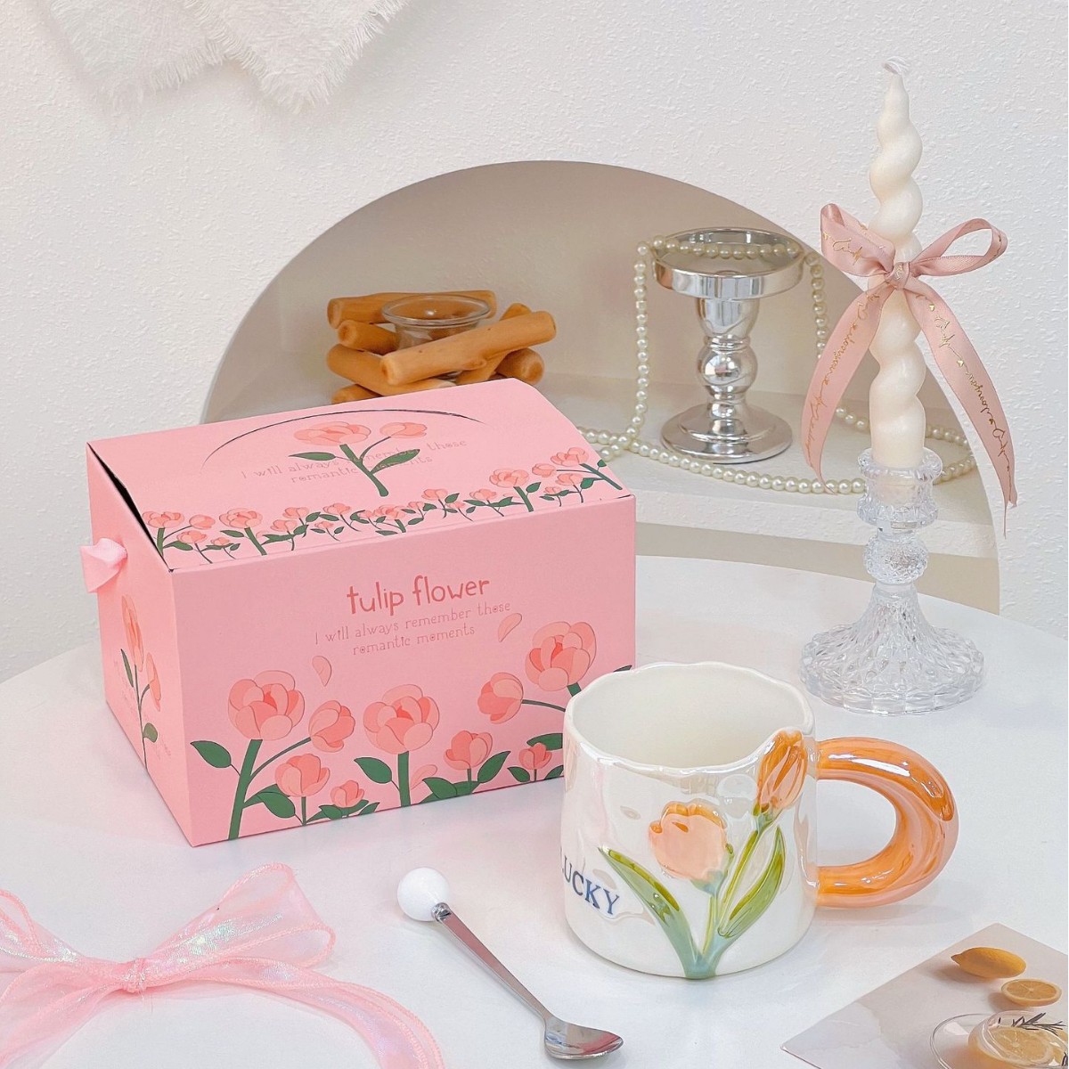 Hermosa taza de desayuno para mujeres alto valor de la cara doméstica taza de cerámica de tulipas creativa pareja taza de café al por mayor