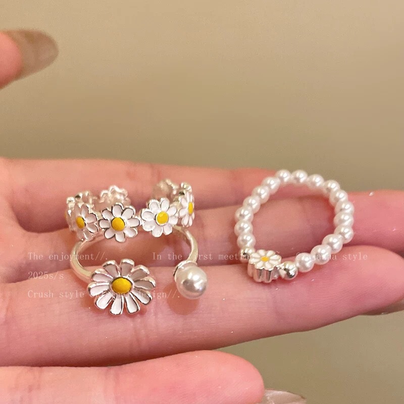 Little Daisy Pearl Ring for Women, Simple and Sweet Fresh Open Ring, Niche Design for Stacking on the Index Finger