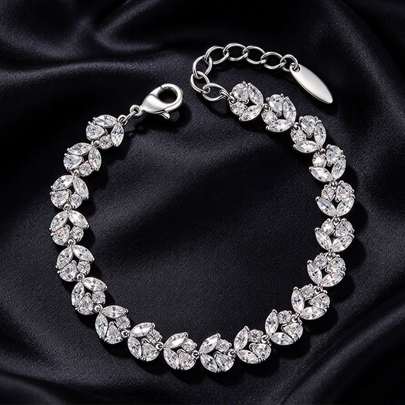 Pulsera Geométrica Circular con Dije de Cubo de Aleación de Cobre