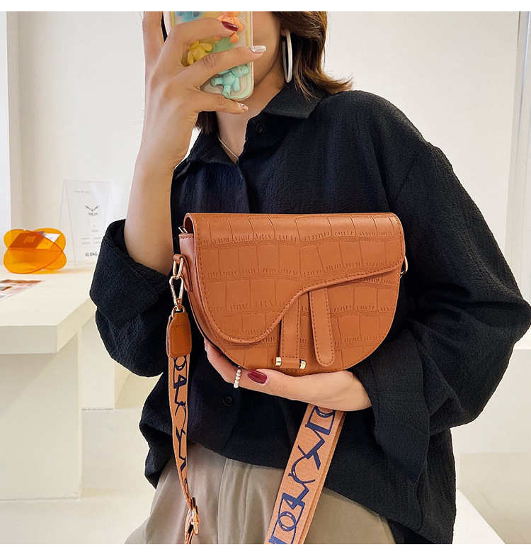 Street 2024 New Crocodile Saddle Shell One Shoulder Oblique Straddle Small Women's Bag Irregular_voghion.com