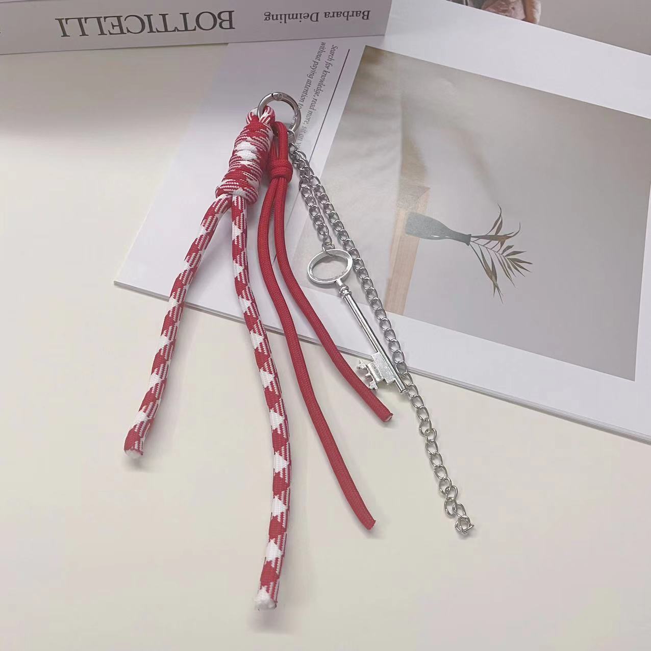 크리스마스 빨간 밧줄과 열쇠