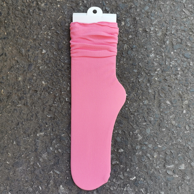 Primavera y verano calcetines de algodón peinados delgados calcetines de confinamiento sin hueso anti-pilling calcetines de moda casual transpirable de color sólido calcetines de pila al por mayor