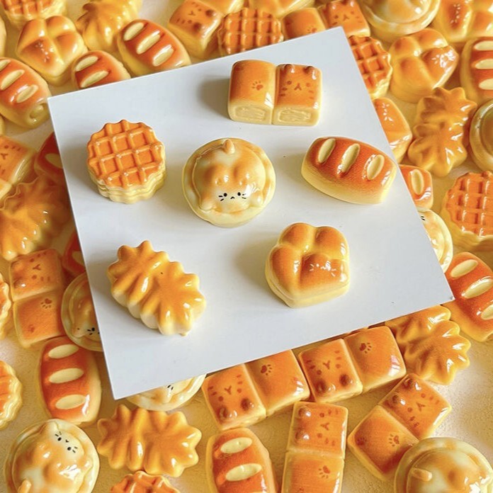 Mini Cat Bread Simulation Miniature Food Toy DIY Resin Cream Glue Phone Case Materials Clog Shoe Accessories
