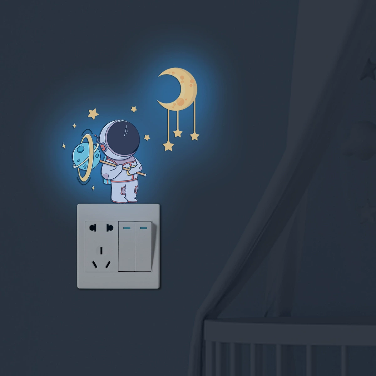 Светящийся астронавт Звезда Луна переключатель наклейка детская комната светящаяся декоративная настенная наклейка гостиная спальня самоклеящаяся наклейка