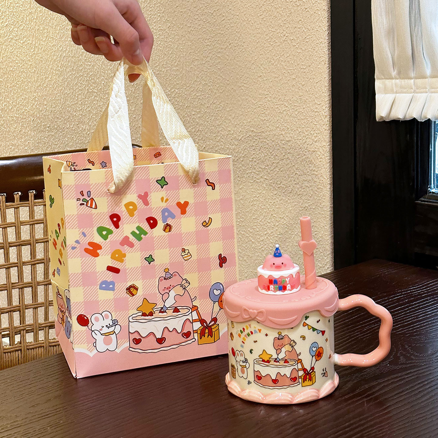 Bonita tarta de cumpleaños de dibujos animados marca taza de agua potable casera taza de paja de oficina de alta cara de taza de cerámica para niñas