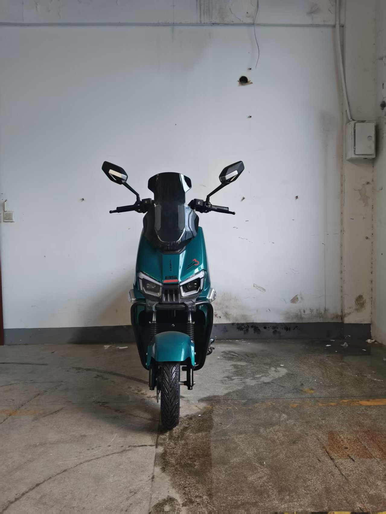 Fengshen Electric Vehicle 72V Long-Range Electric Motorcycle Export Commuter Vehicle High-Power Scooter
