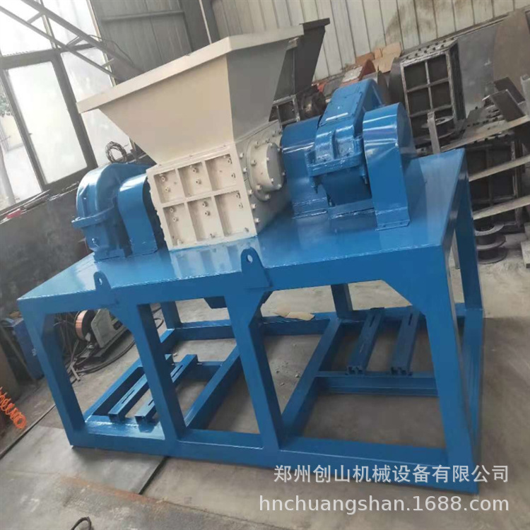 供应建筑模板撕碎机 大骨头撕碎机 铝皮破碎机  费装饰材料撕碎机