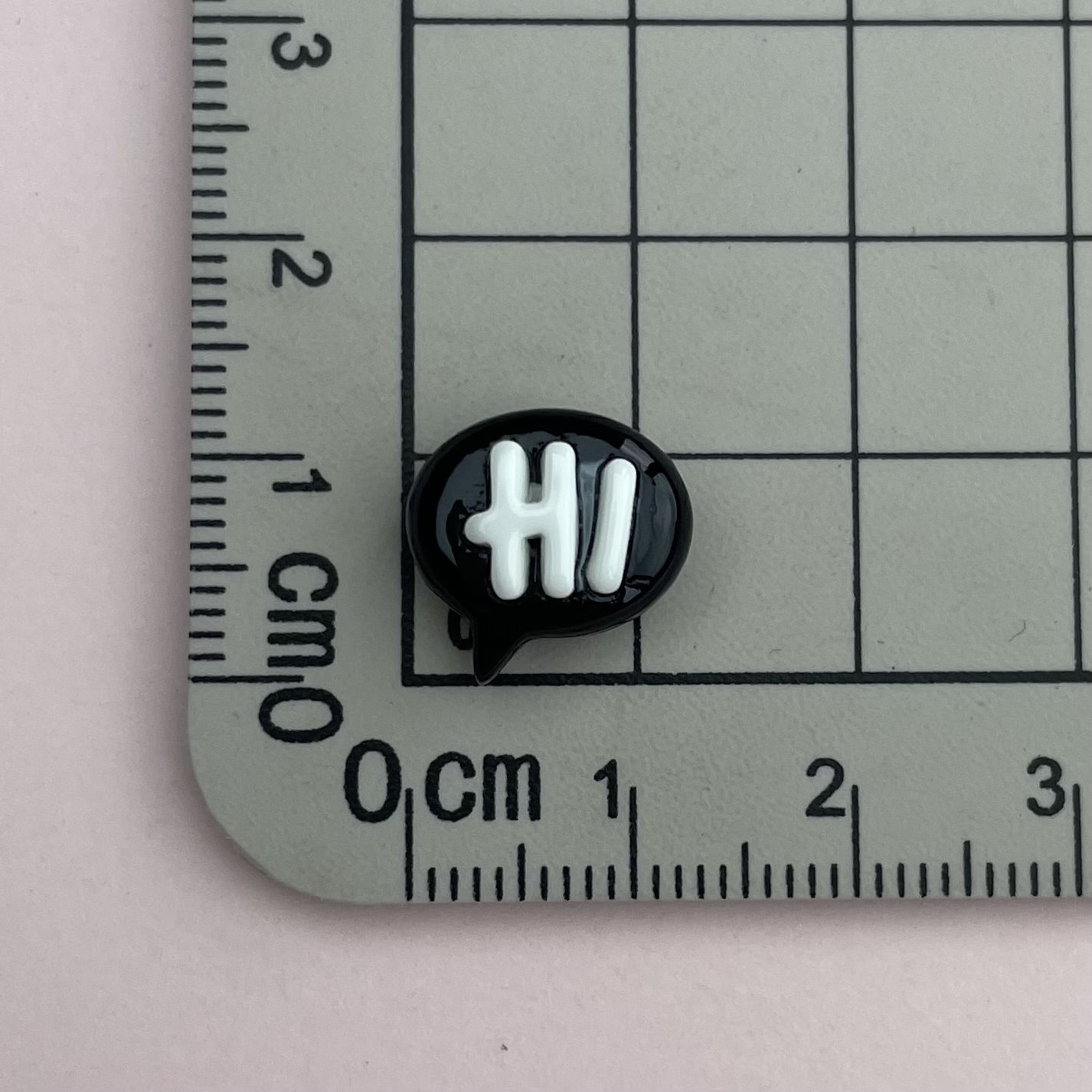 Alas negras hueso blanco brillante mini tamaño pequeño resina accesorios crema teléfono Shell clip de pelo negro y blanco pendientes