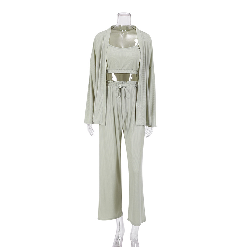 Dam pyjamaset i ribbstickat material ventilerande hemmabruk_voghion.com