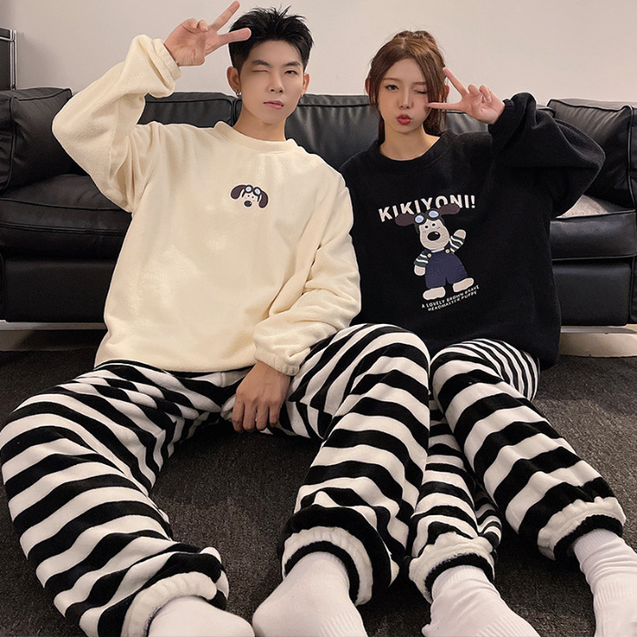 Pareja pijamas Otoño e Invierno arroz polar cuello redondo dulce de dibujos animados forrado de lana gruesa de coral cálido se puede usar fuera traje