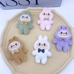 ネットの赤いかわいい萌えるlabubu布の布の掛け物のぬいぐるみの玉のチェーンの泡のマトの包みは飾ります。
