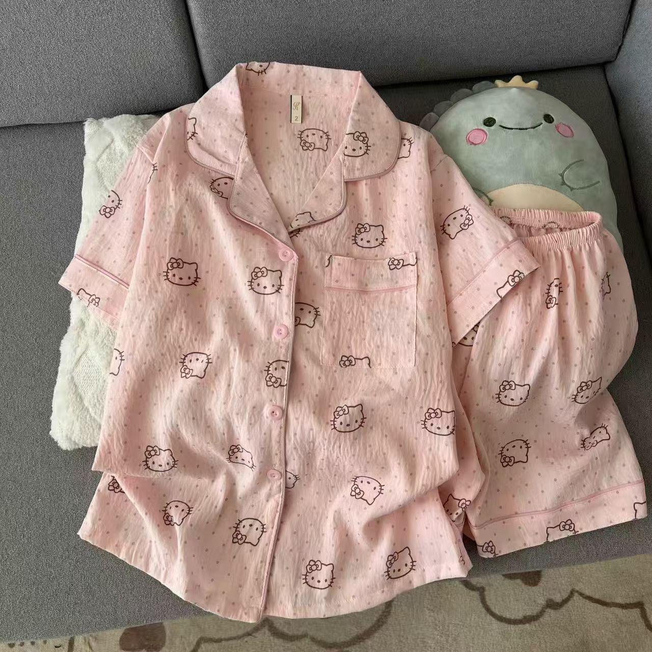Cute punto de onda KT gato nubes pijamas de algodón mujer pantalones cortos de manga corta de verano coreano cuello de dibujos animados set de ropa para el hogar