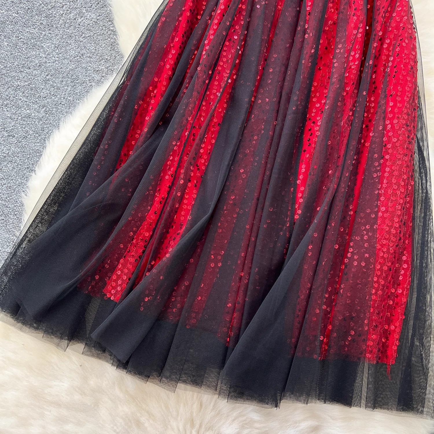 Dámská sukně do a ze sametu a síťoviny s flitry a elastickým pasem_voghion.com