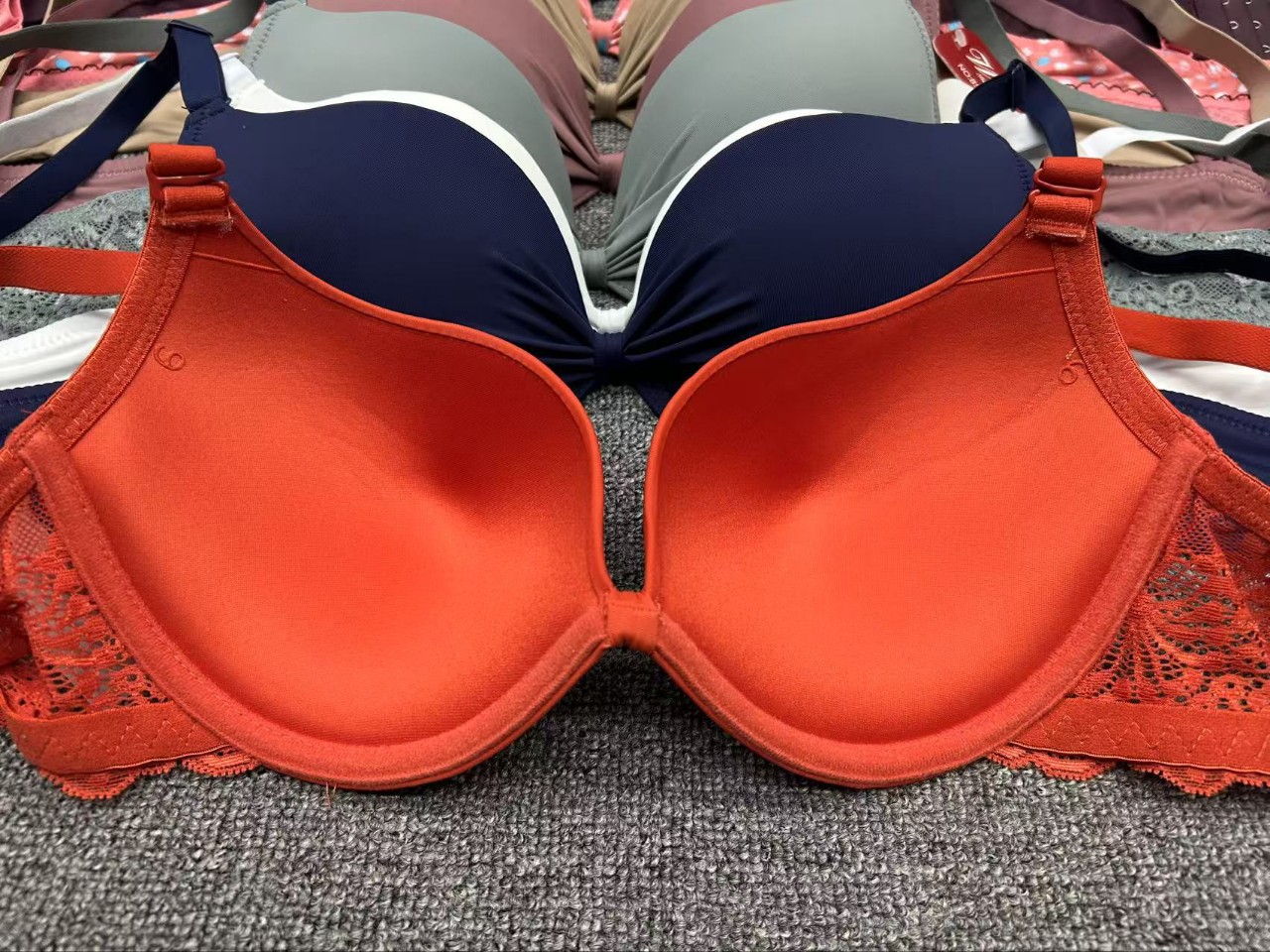 Ajuste de ropa interior delgada de encaje de verano con anillo de acero conjunto de bra fábrica al por mayor