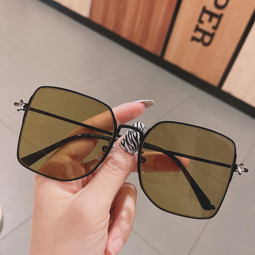European and American fashion new star sunglasses for women Xiaohongshu ins street photography large frame trendy decorative anti-blue light glasses