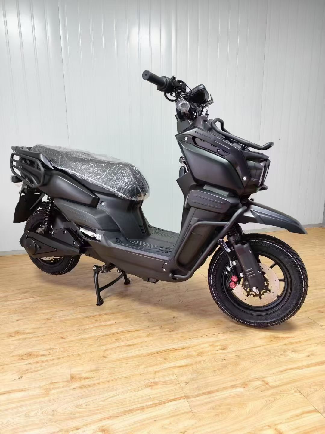 New Model of Tank-Style Electric Vehicle for Adults, High-Speed Electric Motorcycle, Long-Distance King, Hill-Climbing King, Electric Scooter, Electric Motorcycle Factory