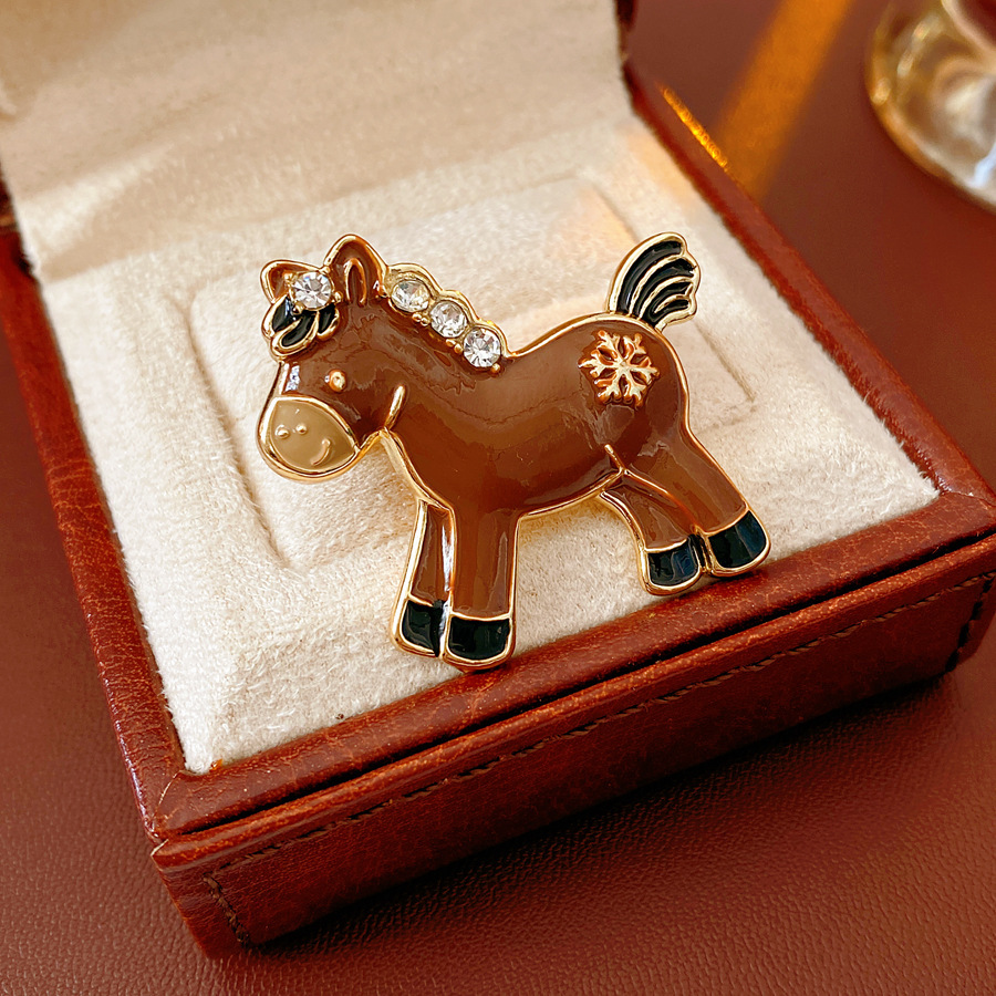 Vintage Enamel Horse Brooch for the Zodiac Year, Retro High-End Suit Pin, Fashionable Versatile Accessory for Women