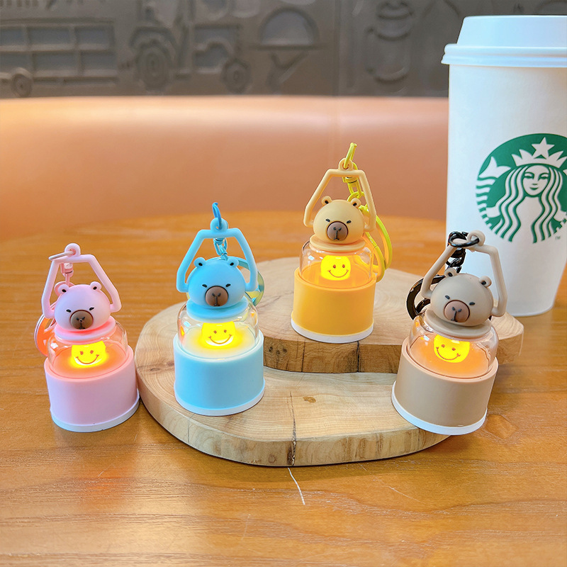 クリエイティブかわいいカピバラナイトライトキーホルダー漫画カピバラバッグペンダントカップルギフト卸売|undefined