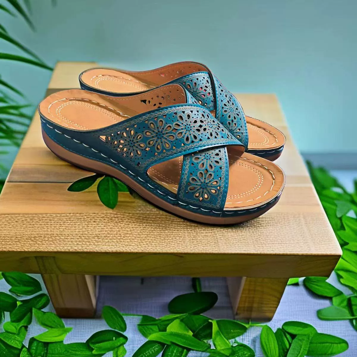 Европейские и американские трансграничные Большие размеры 2023 Новые сандалии и тапочки Женская обувь На танкетке Обувь для внешней торговли Сандалии с разноцветной вышивкой